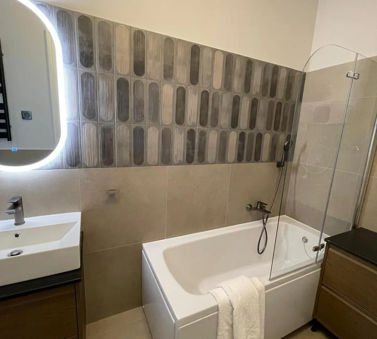 Rijeka City Center 3Br Apt With En-Suite And Workspace דירה